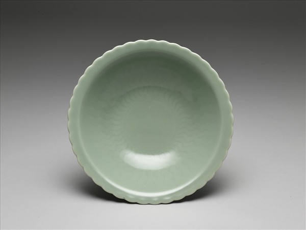 仿龍泉釉花口碗