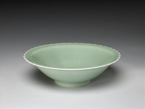 仿龍泉釉花口碗