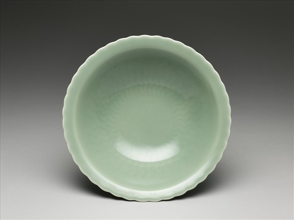 仿龍泉釉花口碗