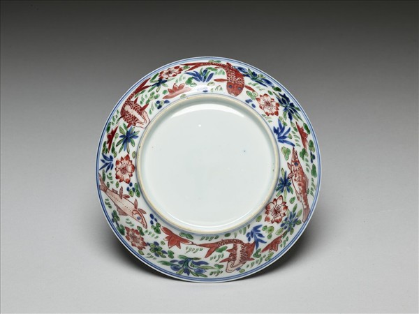 五彩蓮塘魚藻紋盤