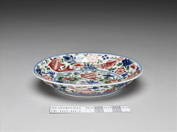 五彩蓮塘魚藻紋盤