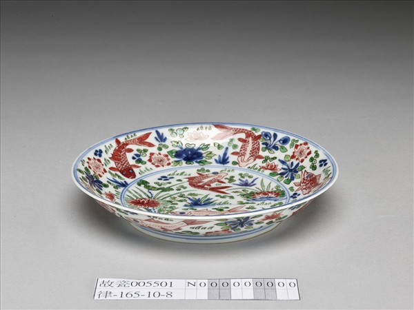 五彩蓮塘魚藻紋盤