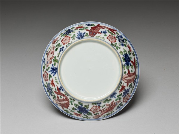 五彩蓮塘魚藻紋盤