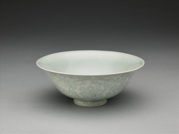 青白瓷劃花花卉紋碗