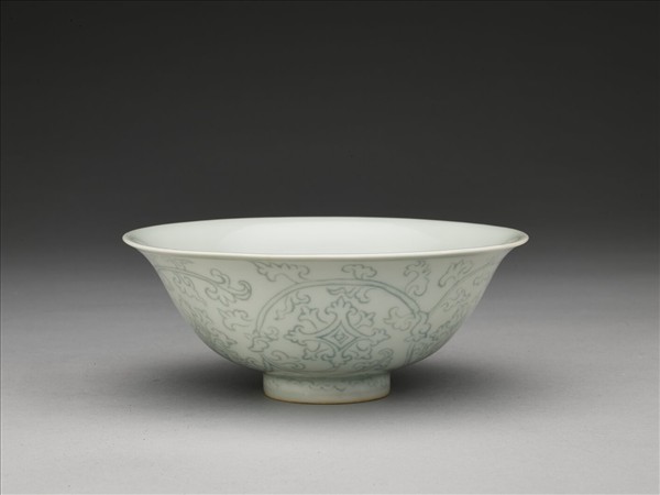 青白瓷劃花花卉紋碗