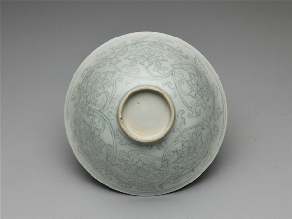 青白瓷劃花花卉紋碗