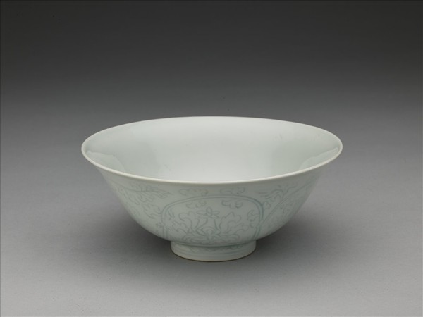 青白瓷劃花花卉紋碗