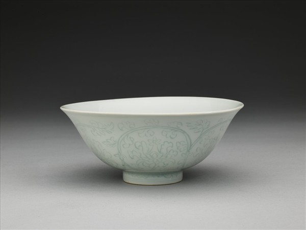 青白瓷劃花花卉紋碗