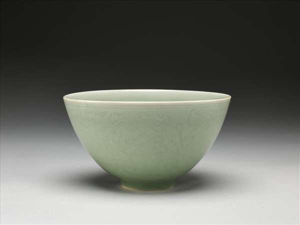 冬青釉花卉紋碗