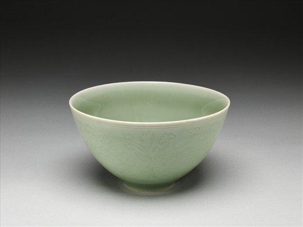 冬青釉花卉紋碗