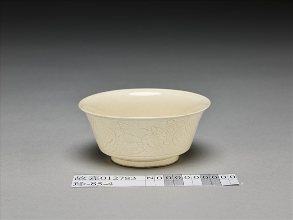 彭窯 白瓷劃花花卉紋杯