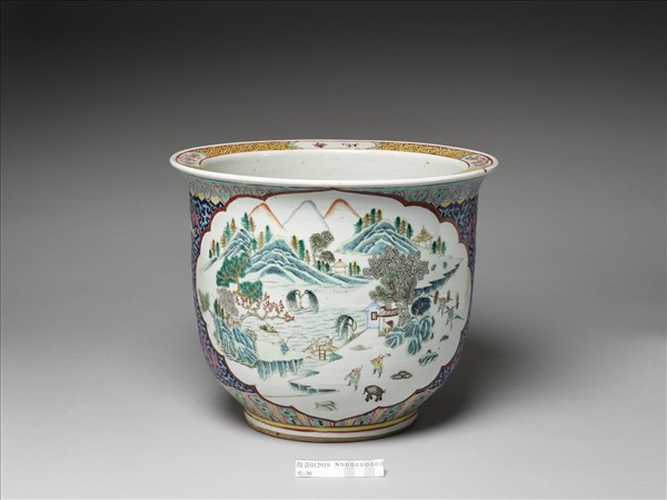 粉彩福壽蟠桃紋花盆