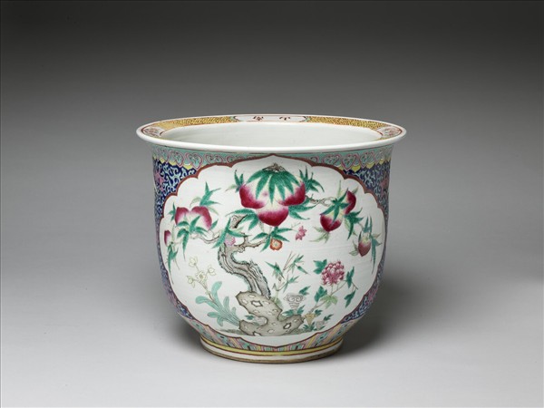 粉彩福壽蟠桃紋花盆