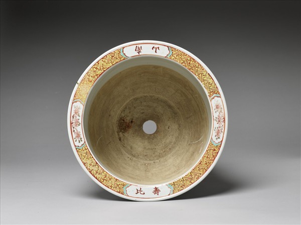 粉彩福壽蟠桃紋花盆