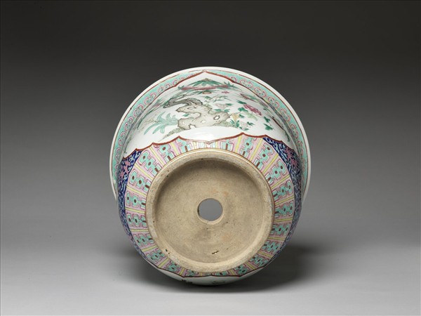 粉彩福壽蟠桃紋花盆