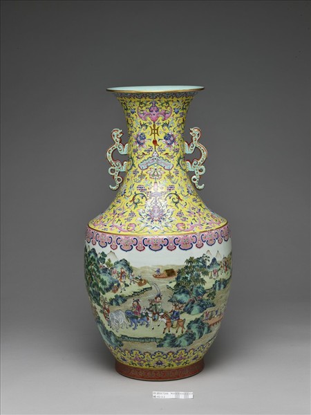 粉彩職貢圖龍耳瓶