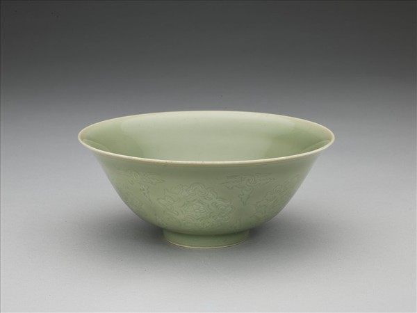 青瓷劃花花卉紋碗