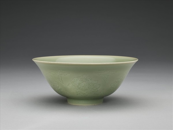 青瓷劃花花卉紋碗