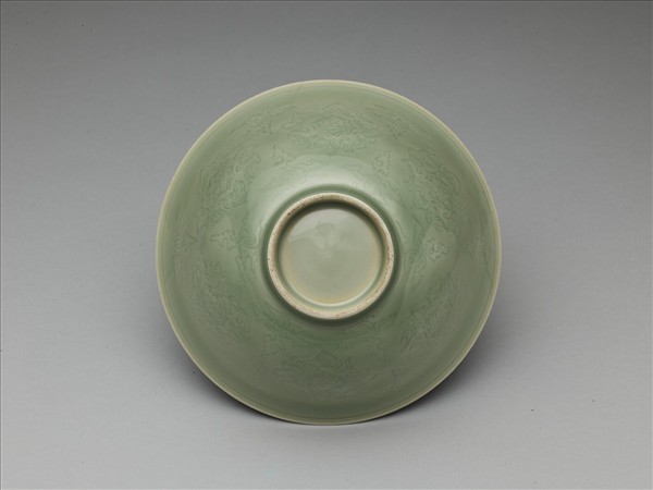 青瓷劃花花卉紋碗