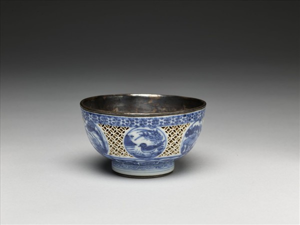青花鏤空開光花鳥紋碗