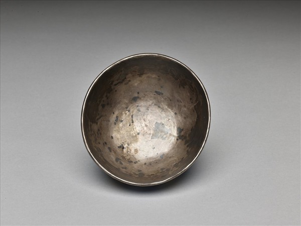 青花鏤空開光花鳥紋碗