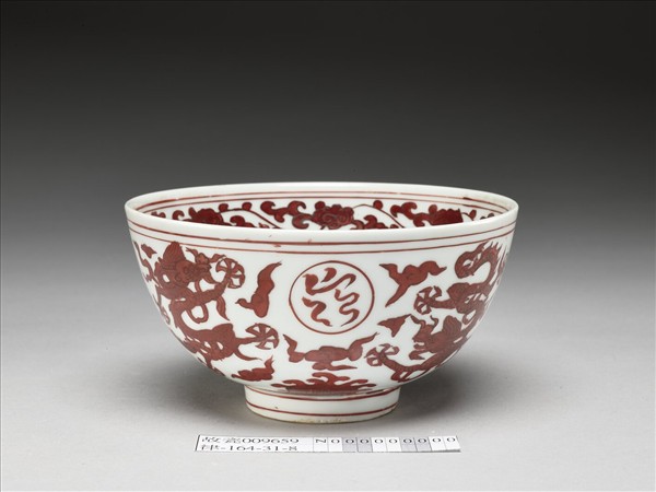 白釉紅彩五龍紋碗