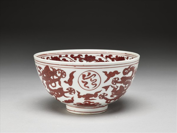 白釉紅彩五龍紋碗