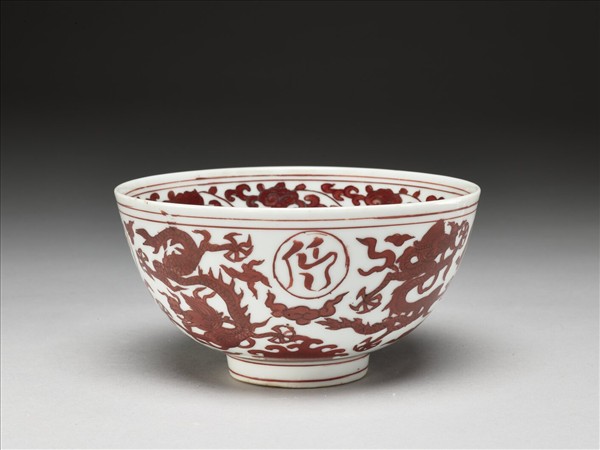 白釉紅彩五龍紋碗