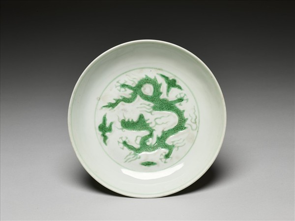白瓷綠彩龍紋盤