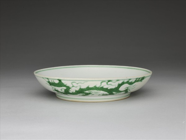 白瓷綠彩龍紋盤