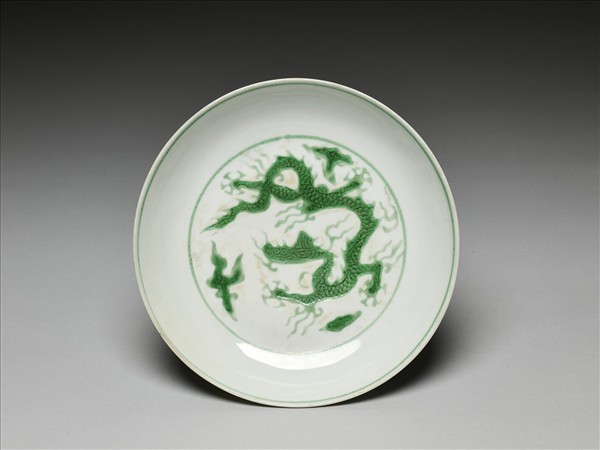 白瓷綠彩龍紋盤