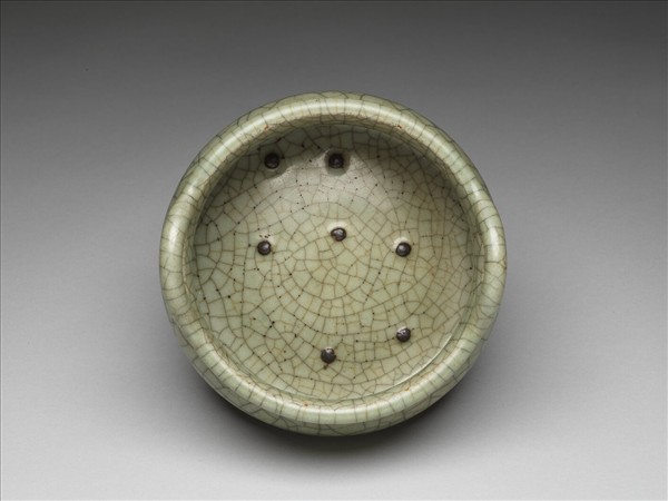 青瓷雙耳三足爐