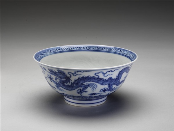 青花雲龍紋碗