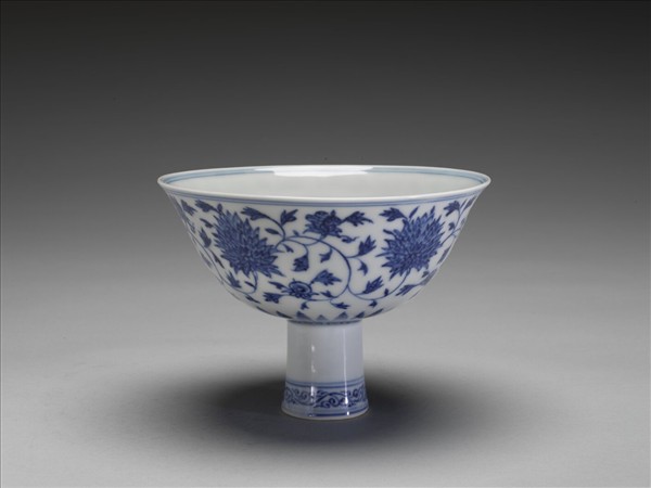 青花花卉紋高足碗