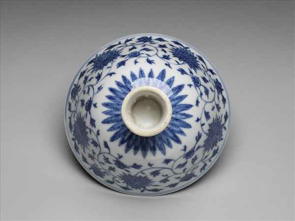 青花花卉紋高足碗