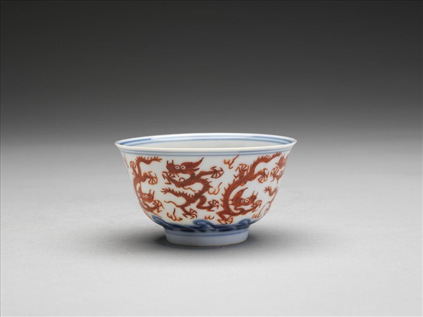 青花紅彩龍紋杯