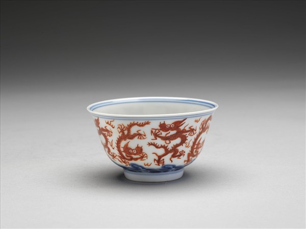 青花紅彩龍紋杯