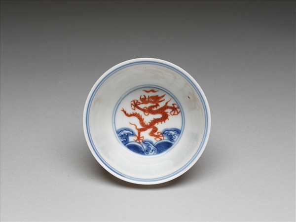 青花紅彩龍紋杯
