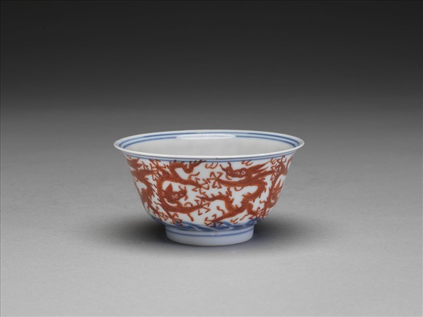 青花紅彩龍紋杯