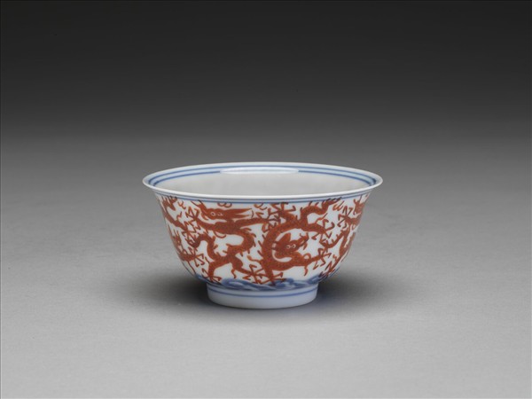 青花紅彩龍紋杯