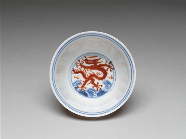 青花紅彩龍紋杯
