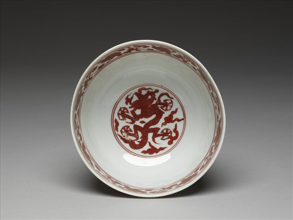 白釉紅彩五龍紋碗