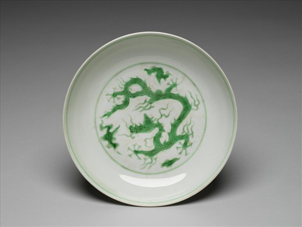 白瓷綠彩龍紋盤