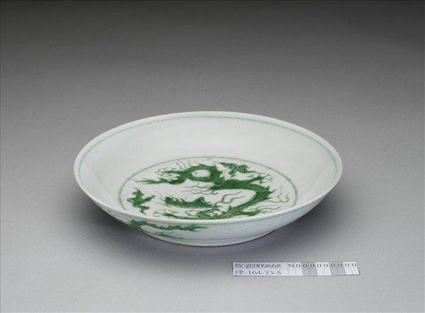 白瓷綠彩龍紋盤