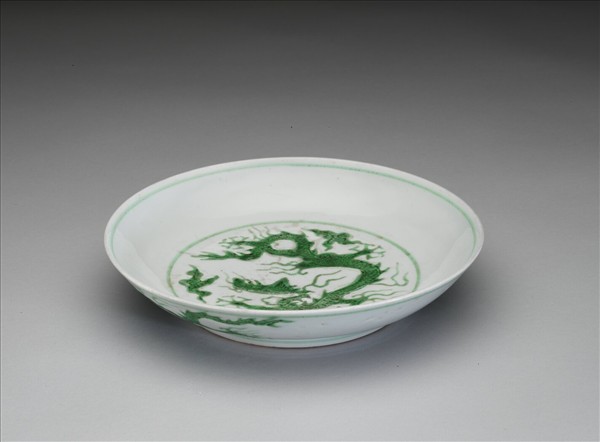 白瓷綠彩龍紋盤