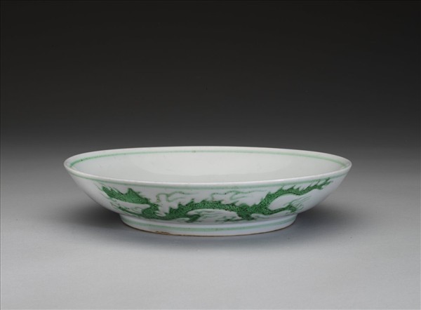 白瓷綠彩龍紋盤