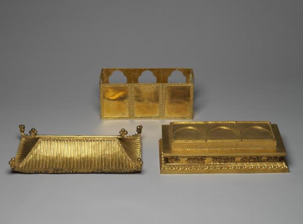 鍍金漢式亭閣式龕-內供銀泥金度母像