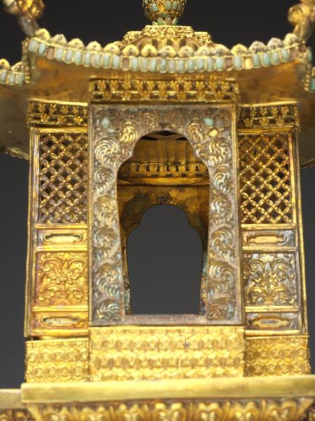 鍍金漢式亭閣式龕-內供銀泥金度母像