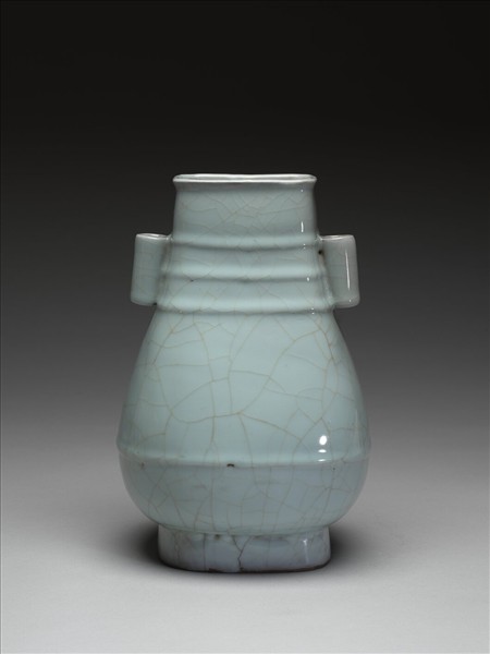 仿官釉青瓷貫耳瓶