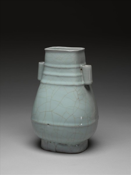 仿官釉青瓷貫耳瓶